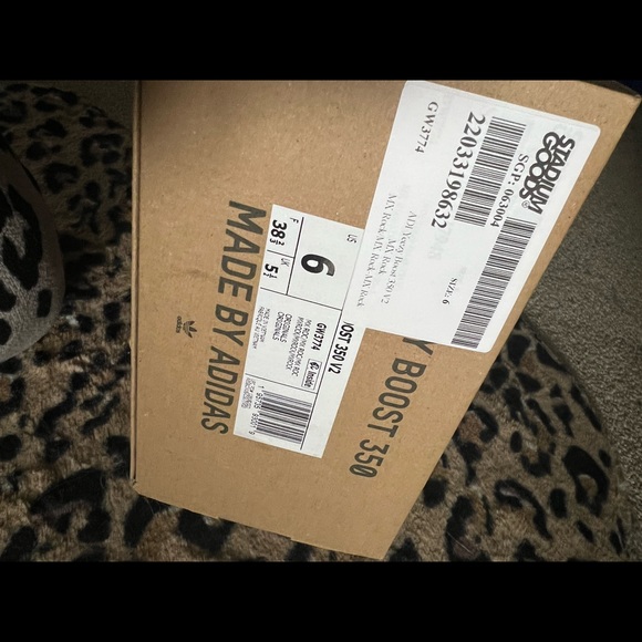 Yeezy‘s - Picture 3 of 9